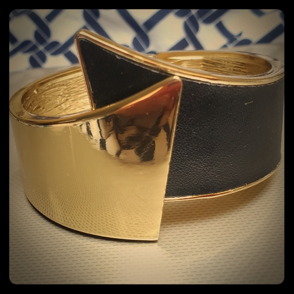Eva Mendes bracelet (has matching earrings)